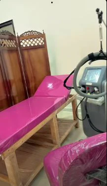 فاصل خشبي ديكوري وغرفة الليزر — عيادة تجميل وجلدية بالشرقية مركز الماسة (أبو كبير • ههيا • كفر صقر)